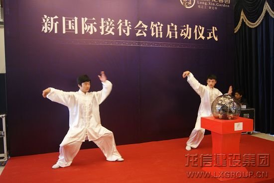 圖為南通運(yùn)杰龍馨園會館啟動活動現(xiàn)場 圖為南通運(yùn)杰龍馨園會館啟動活動現(xiàn)場